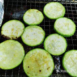 小瓜可以烤着吃吗,美味烤小瓜，尽享夏日风味