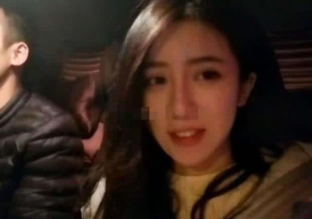 辣妹直播吃瓜,现场笑料百出！