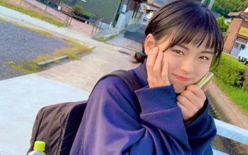 大学男扮女装吃瓜,男扮女装引发热议，大学生吃瓜现场揭秘