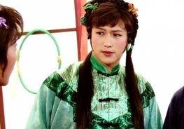 大学男扮女装吃瓜,男扮女装引发热议，大学生吃瓜现场揭秘