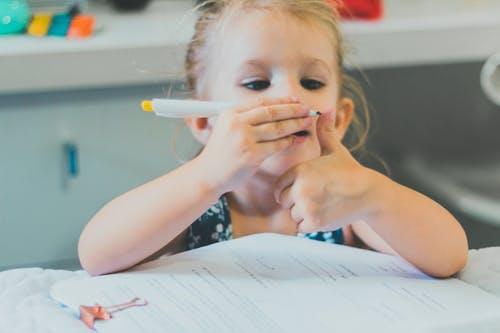 吃瓜小孩情侣网名,吃瓜小孩情侣的浪漫故事