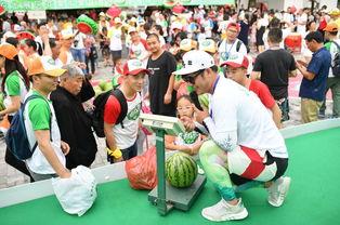 吃瓜群众现场演示,吃瓜群众如何演绎一场全民狂欢