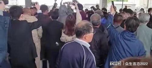 吃瓜群众现场演示,吃瓜群众如何演绎一场全民狂欢